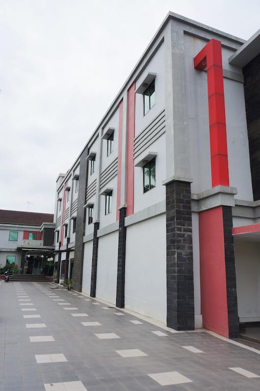 Feodora Airport Hotel Palembang Exterior photo