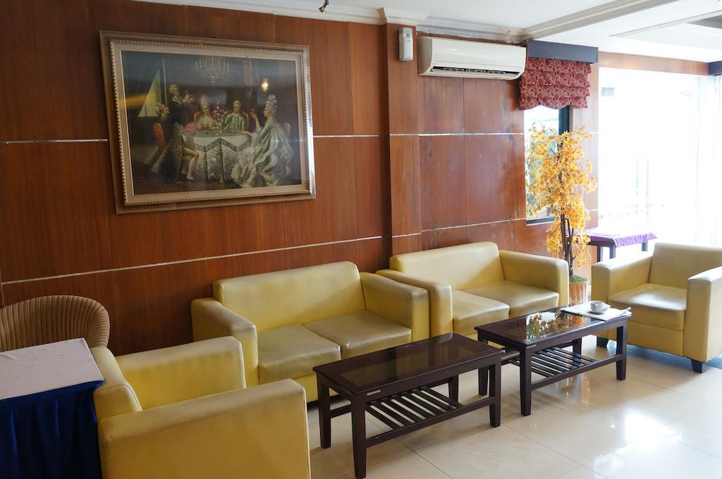 Feodora Airport Hotel Palembang Exterior photo