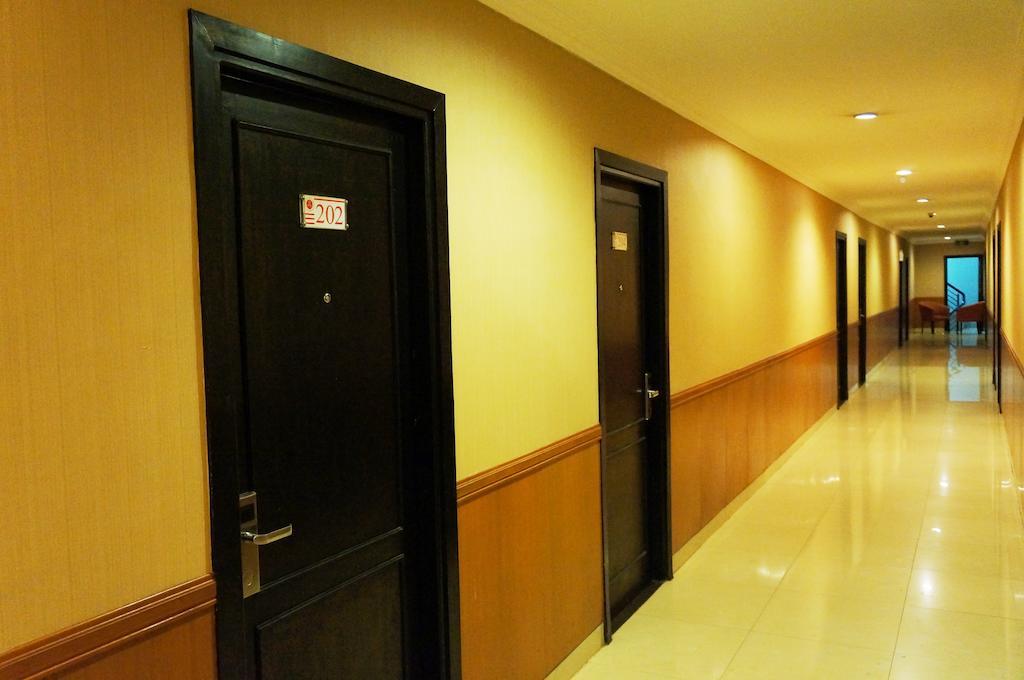 Feodora Airport Hotel Palembang Exterior photo