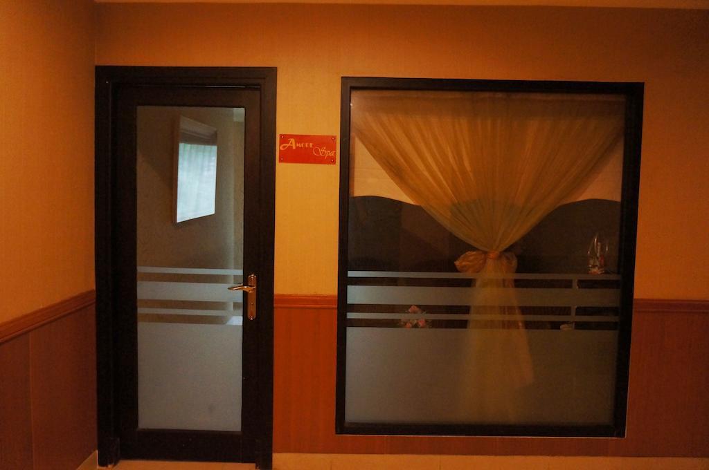 Feodora Airport Hotel Palembang Exterior photo